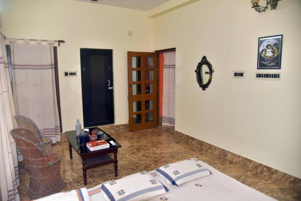 Abode Of Peace Villa Болпур Екстериор снимка